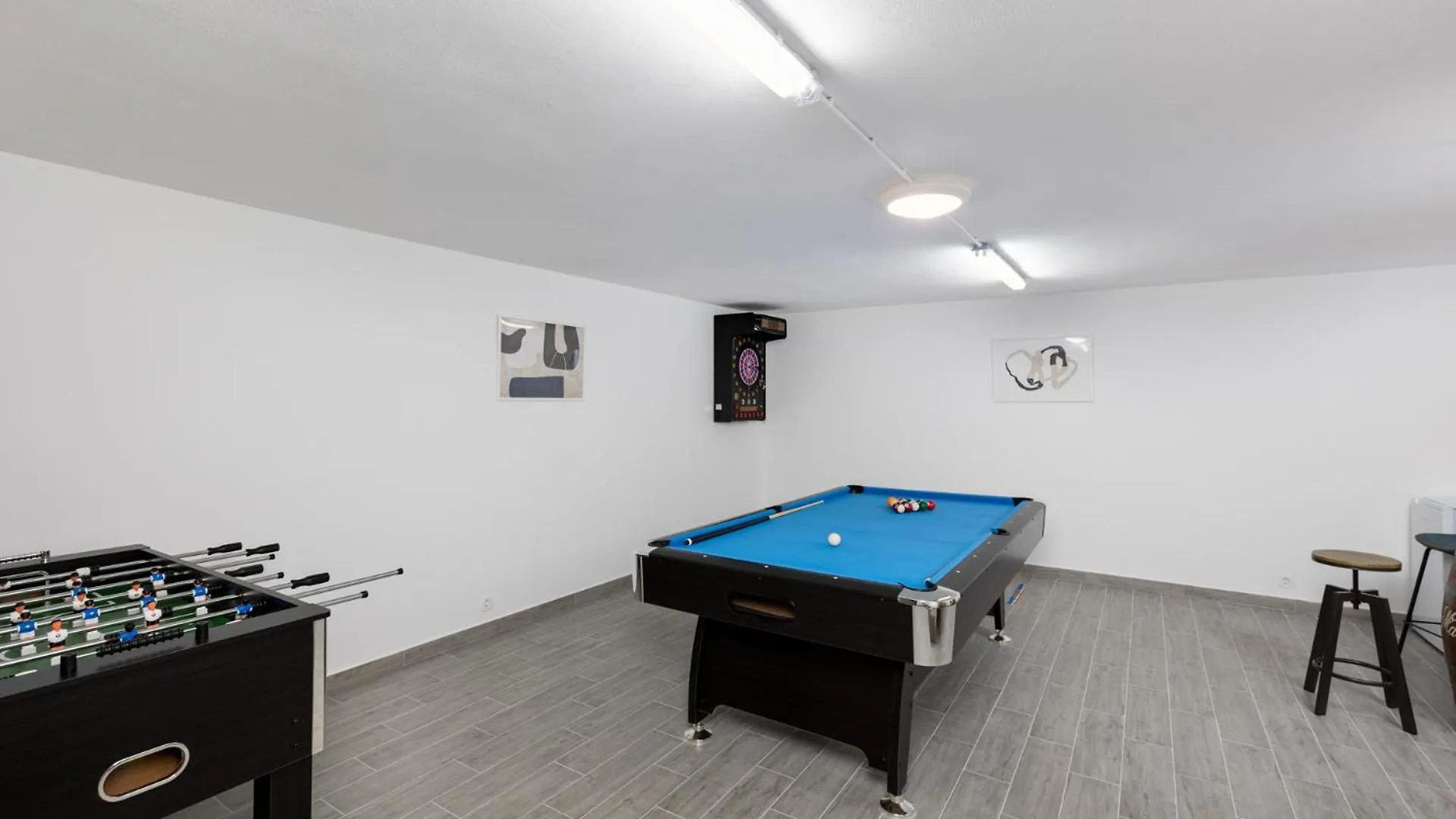 Mary'S Villa With Heated Pool & Game Room Malinska